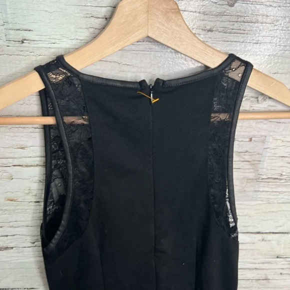 Guess black lace peplum top  size xs - Picture 5 of 7